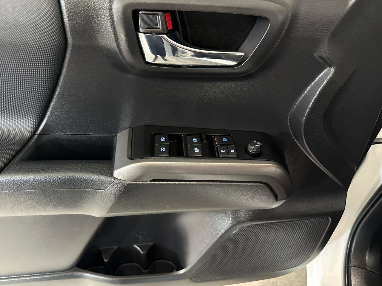 Used 2023 Toyota Tacoma TRD Off-Road w/ Technology Package image 31