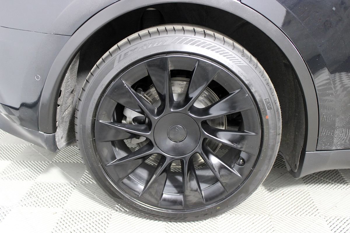 Used 2021 Tesla Model Y Long Range AWD/4WD image 41
