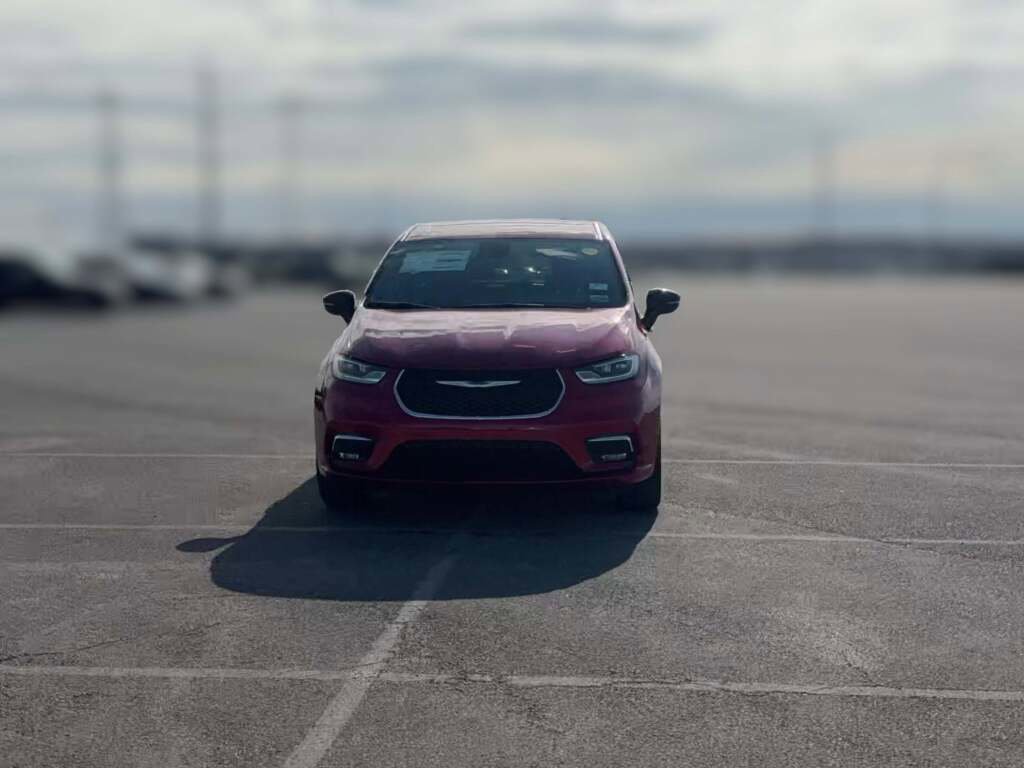 New 2026 Chrysler Pacifica Select image 2