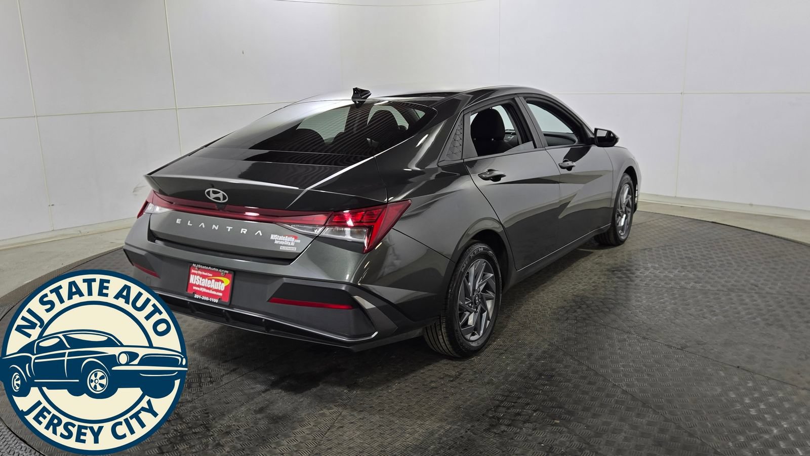 Used 2024 Hyundai Elantra Blue FWD image 8
