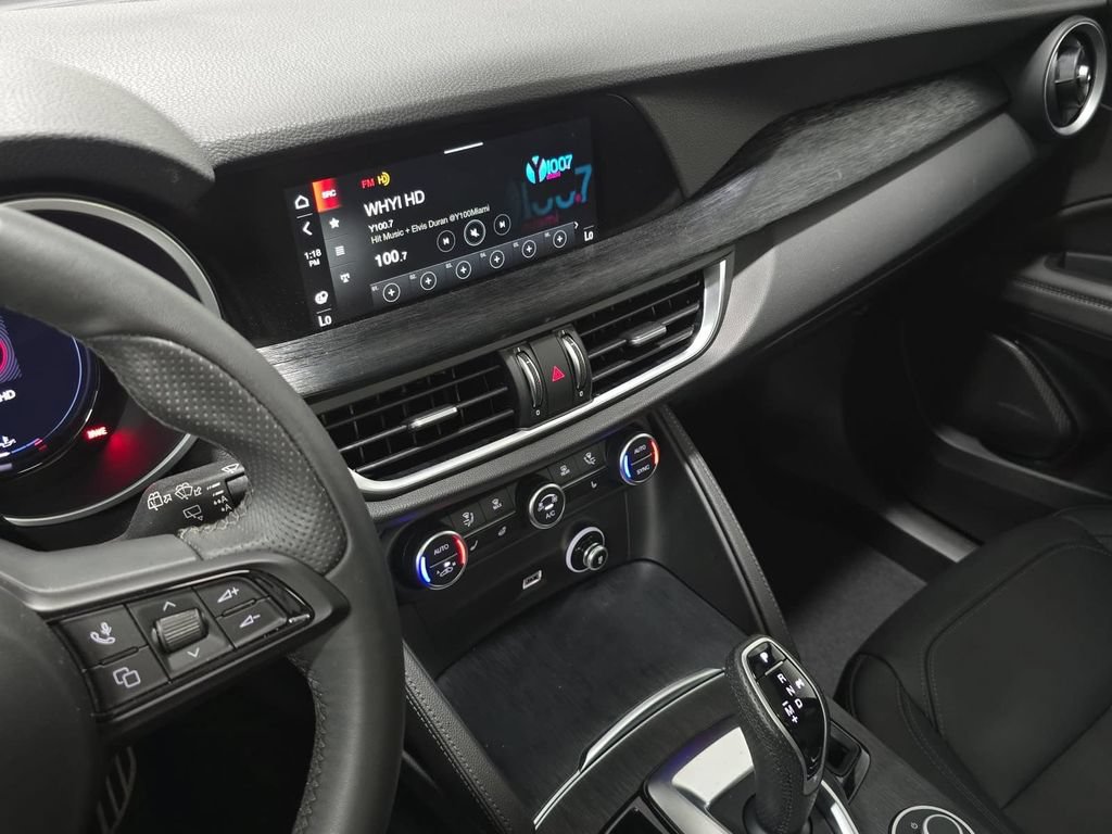 Used 2024 Alfa Romeo Stelvio Sprint RWD image 15
