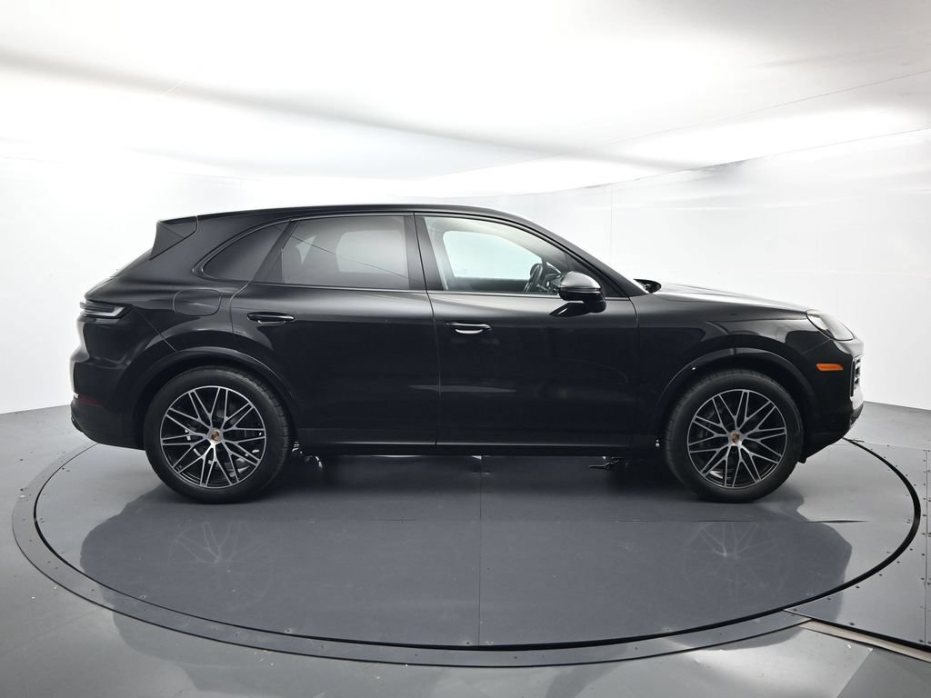 Certified 2025 Porsche Cayenne AWD/4WD image 16