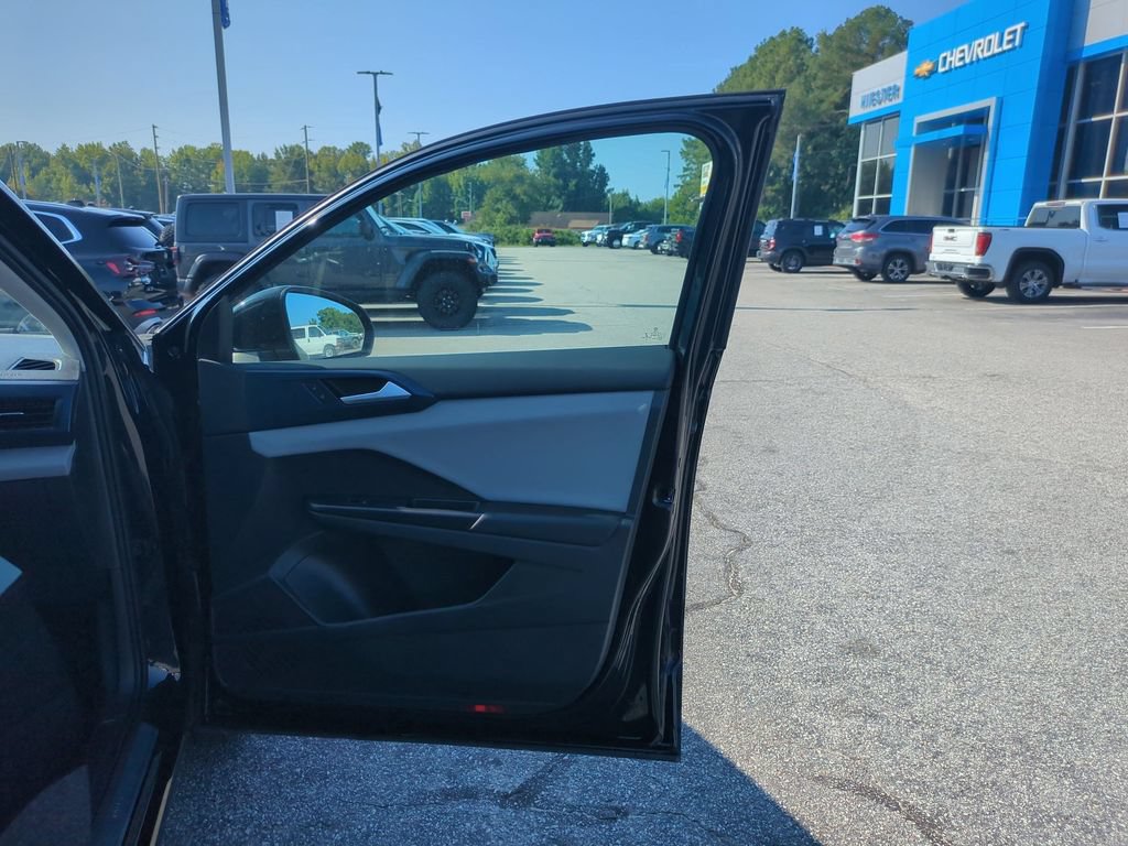 Used 2022 Volkswagen Taos SE AWD/4WD image 33