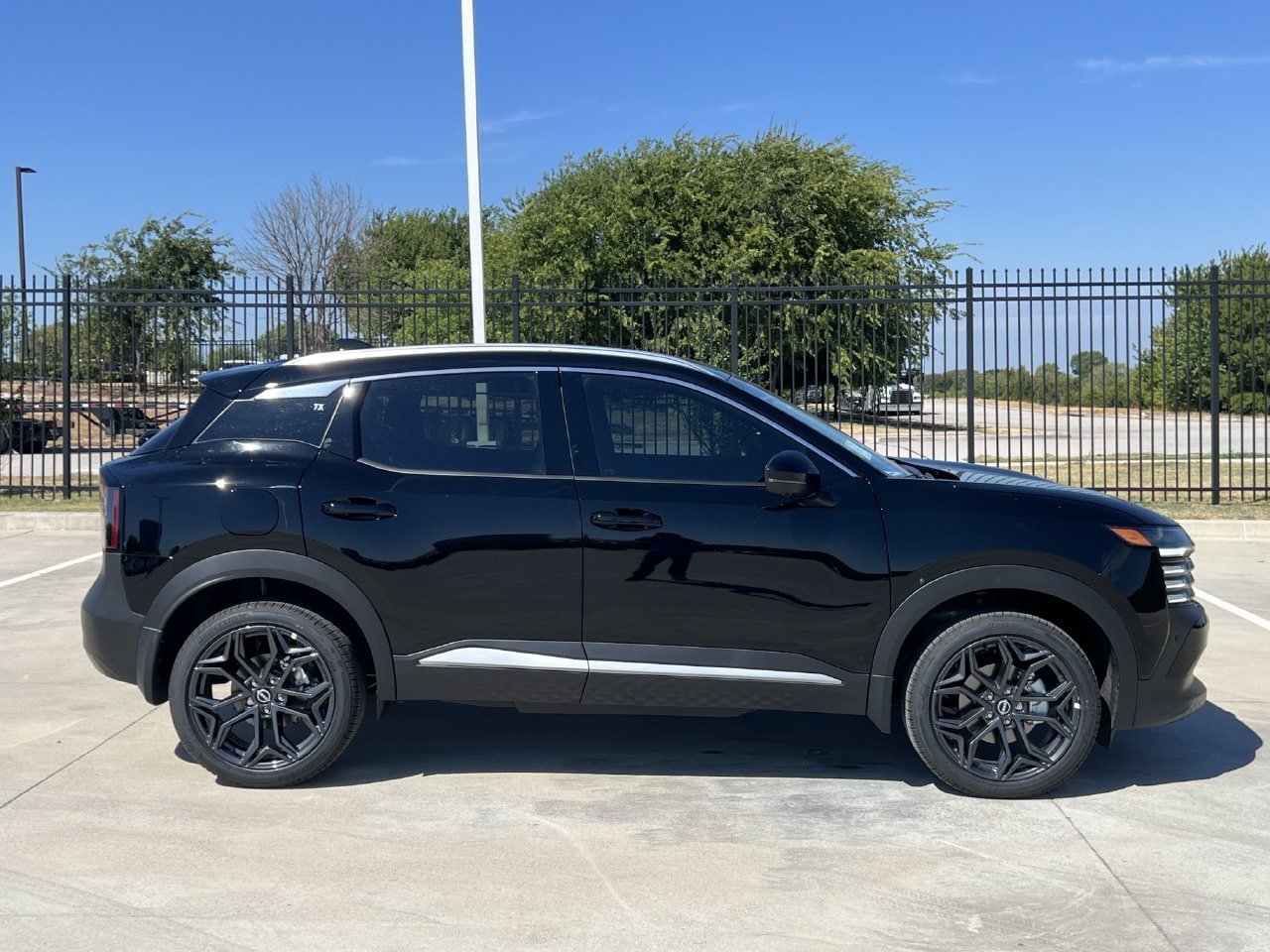 New 2027 Nissan Kicks SR AWD/4WD image 3