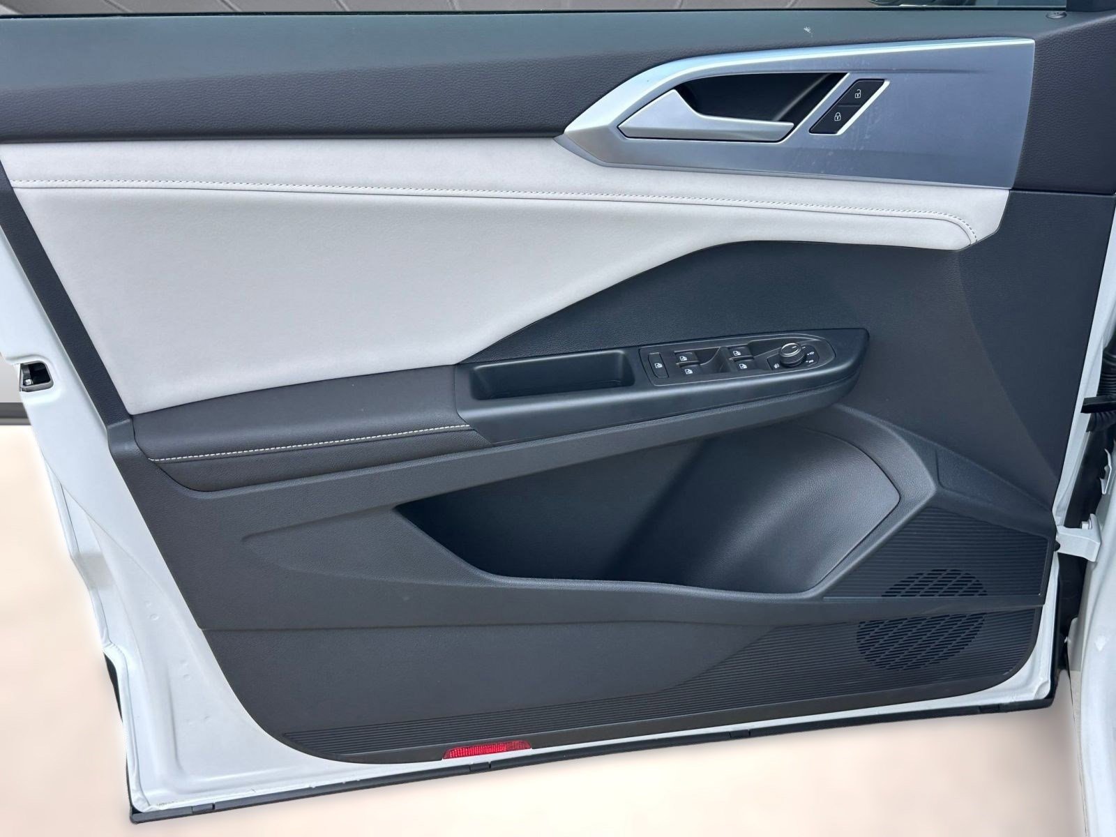 New 2026 Volkswagen Taos SE image 20