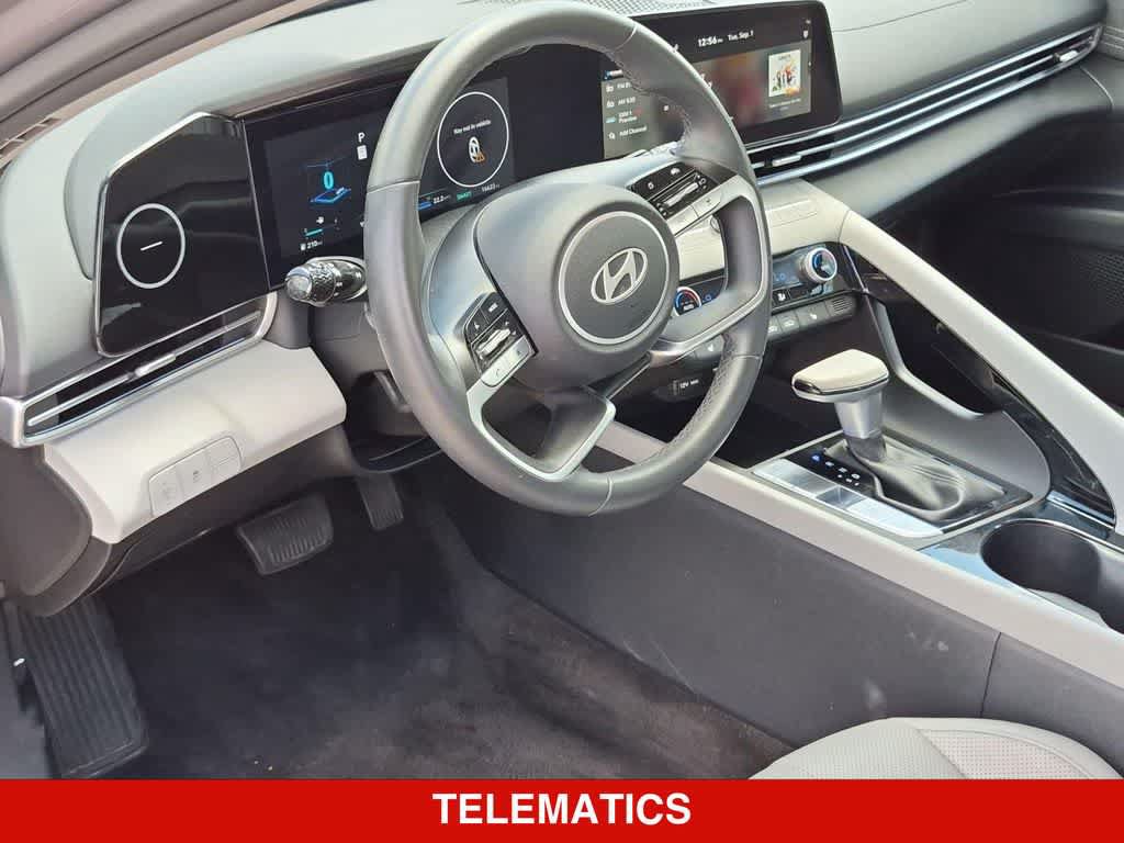 Used 2025 Hyundai Elantra Limited FWD image 2