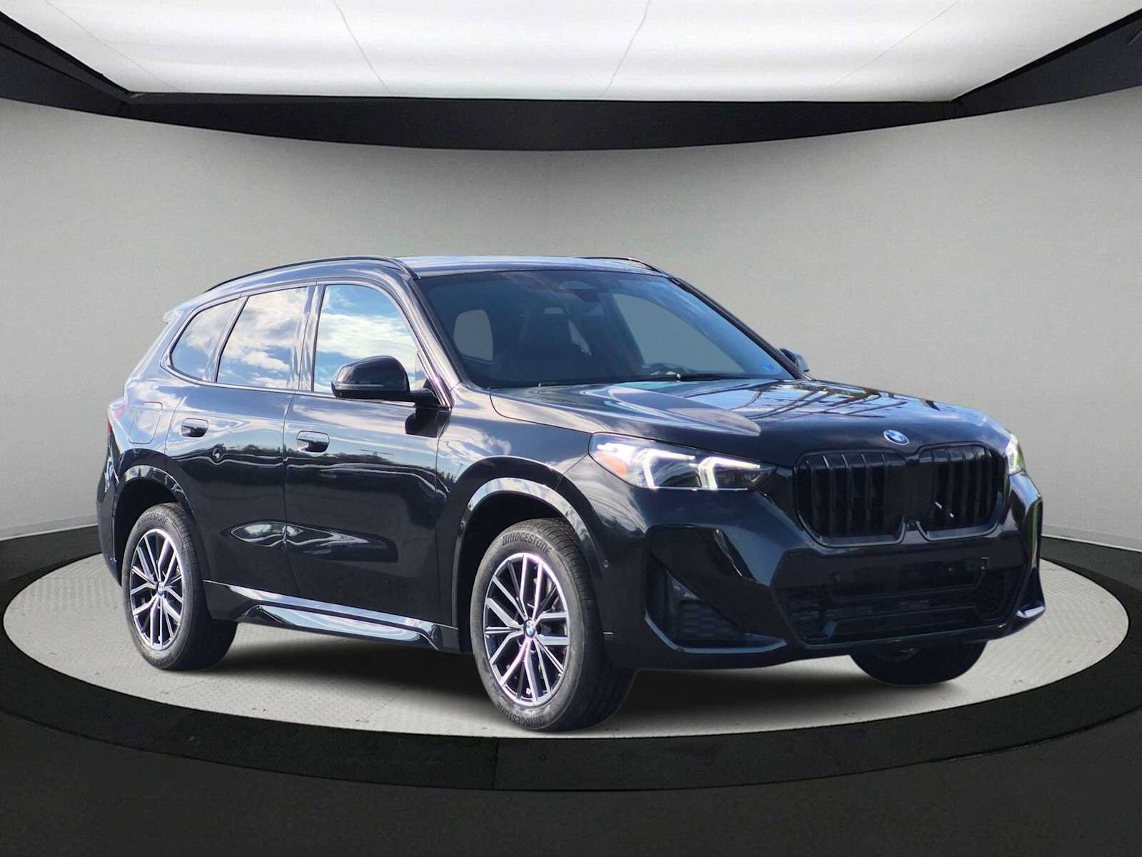 Used 2023 BMW X1 xDrive28i w/ Premium Package AWD/4WD image 2