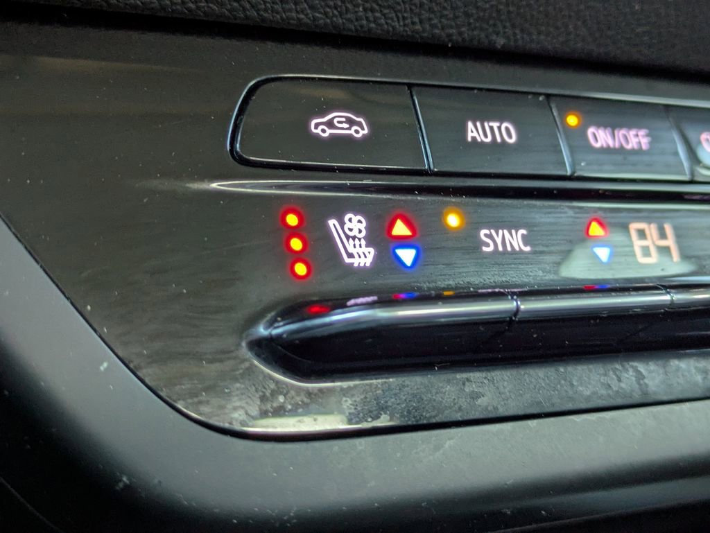 Used 2023 Buick Envision Avenir image 23