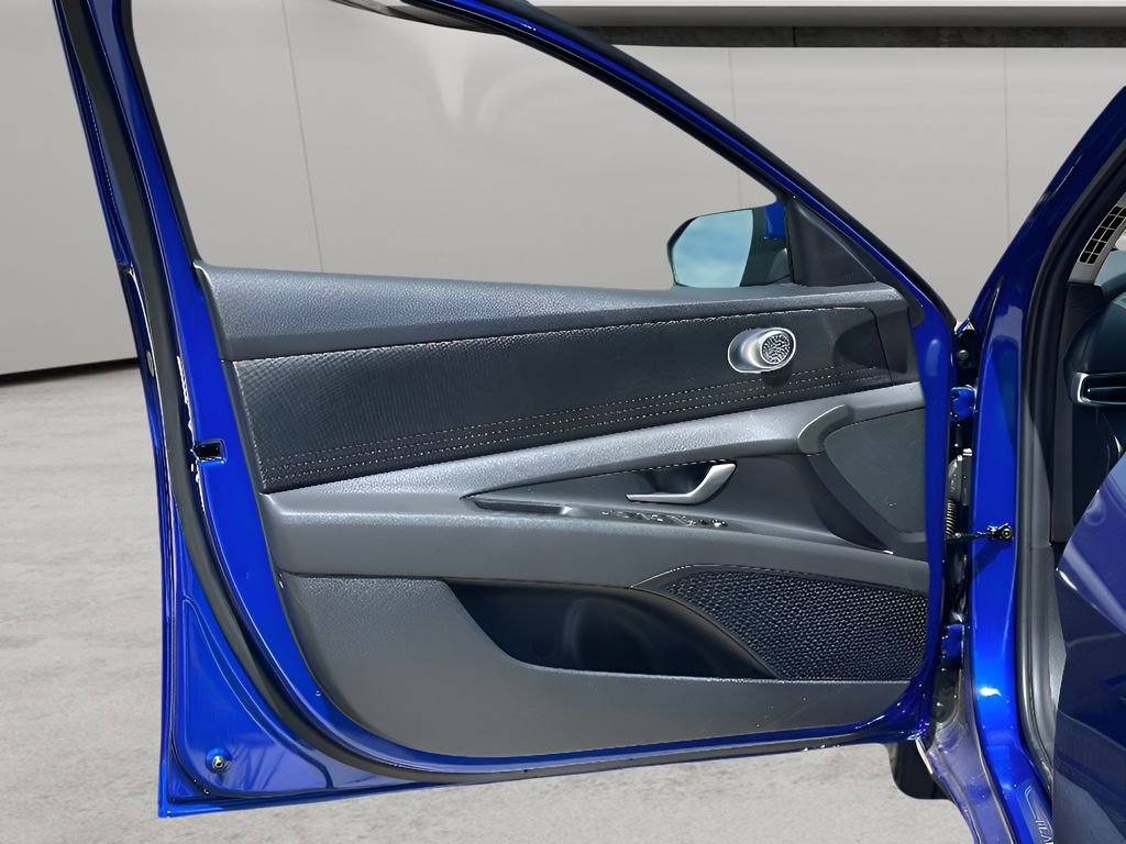 Used 2025 Hyundai Elantra SE w/ Cargo Package image 25