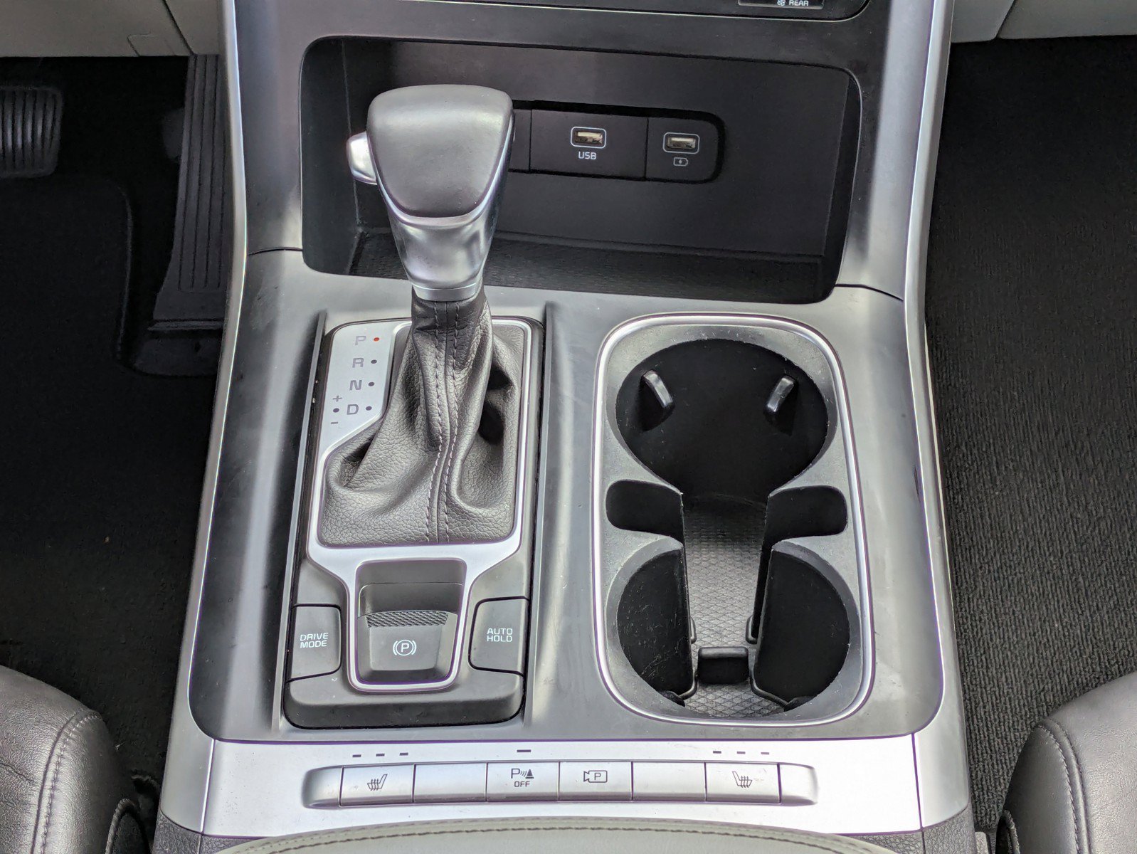 Certified 2024 Kia Carnival LX FWD image 16