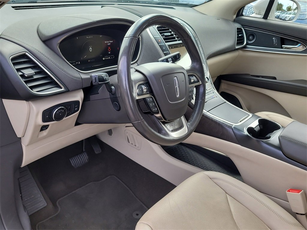 Used 2019 Lincoln Nautilus Reserve image 16