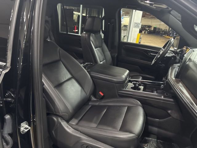 Used 2025 Chevrolet Suburban Z71 image 38