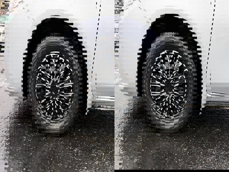 Used 2014 Nissan Versa SV image 9