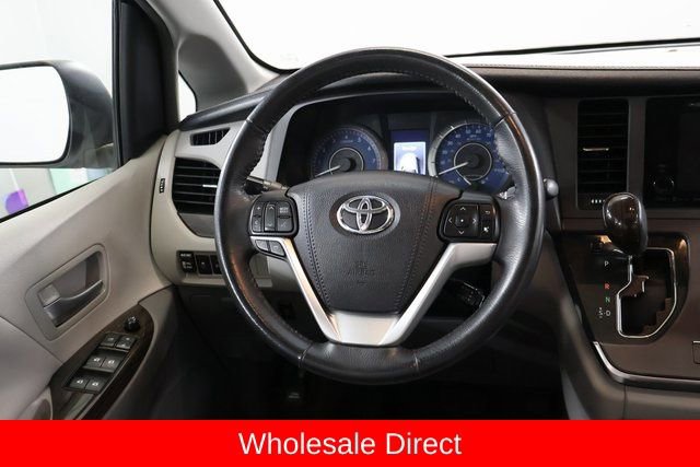 Used 2017 Toyota Sienna XLE w/ XLE Navigation Package AWD/4WD image 15