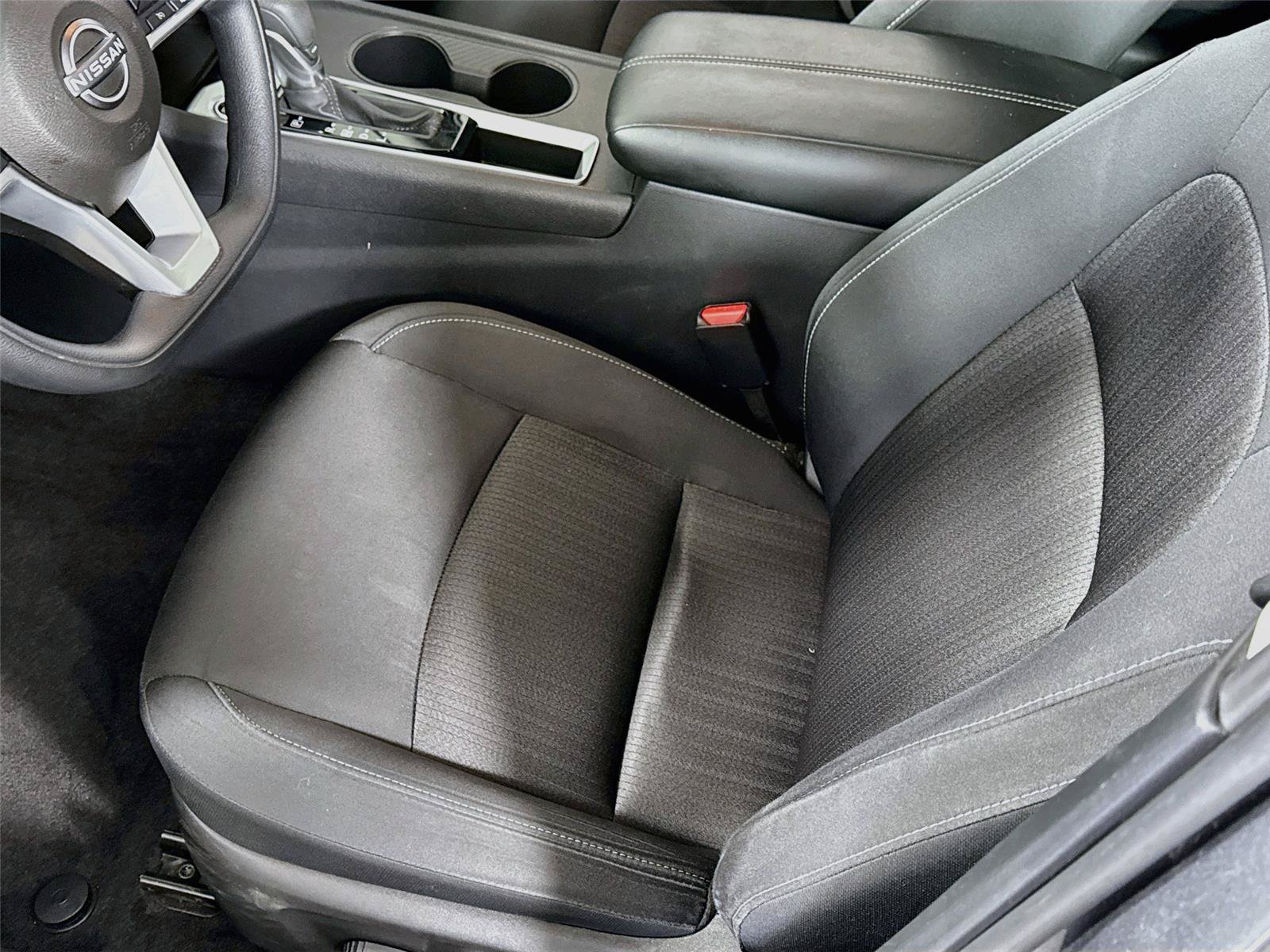 Used 2025 Nissan Altima 2.5 SV FWD image 12