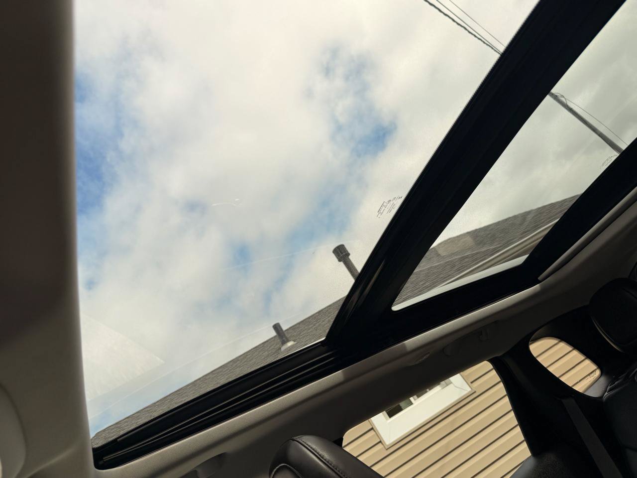 Used 2019 Jeep Cherokee Limited AWD/4WD image 32