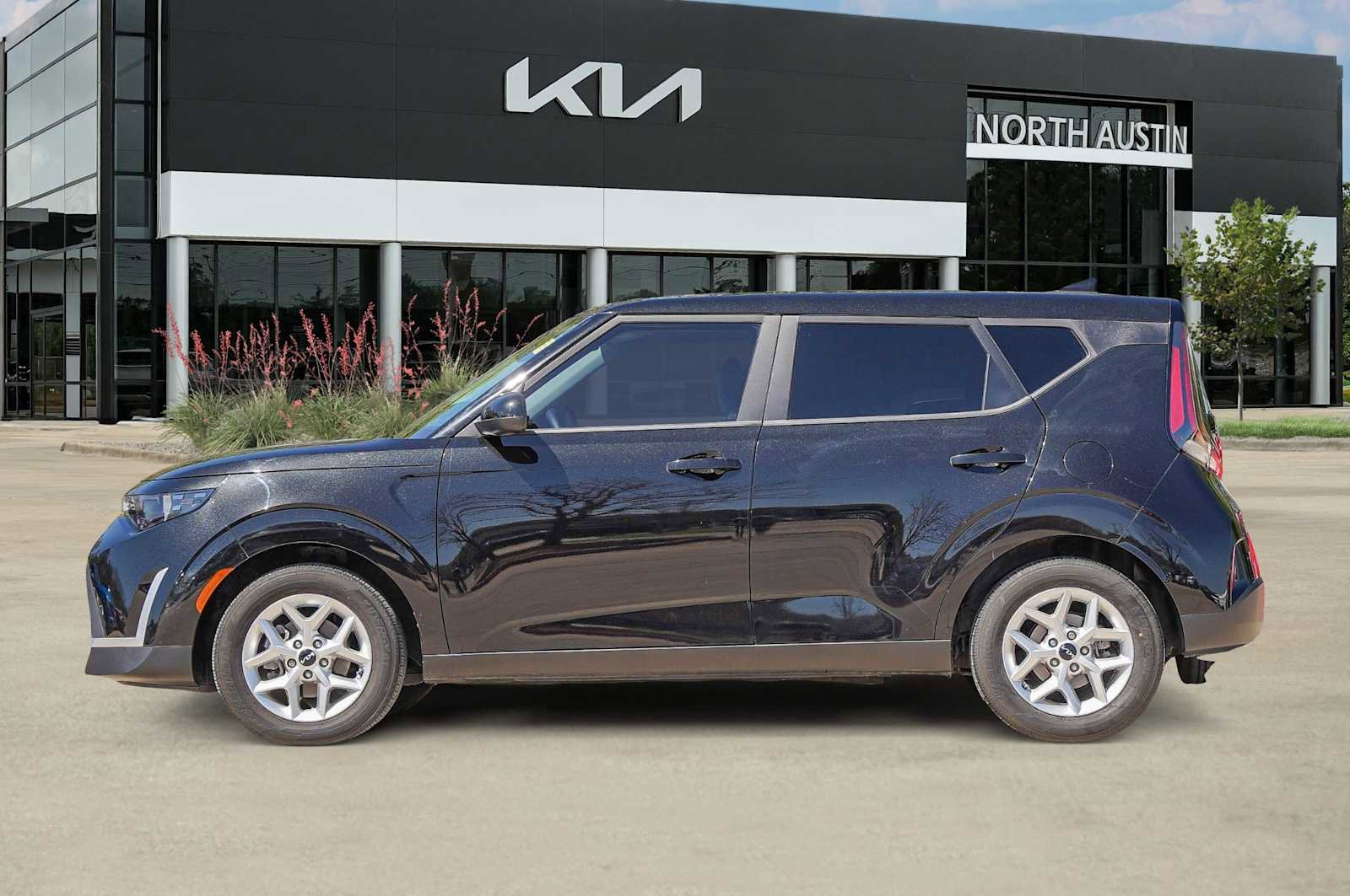 Certified 2023 Kia Soul LX w/ LX Technology Package image 4