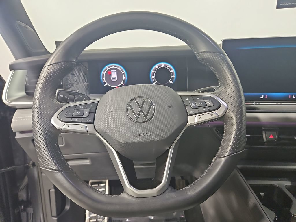 Used 2025 Volkswagen Tiguan SE R-Line AWD/4WD image 17