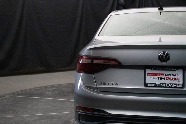 Used 2024 Volkswagen Jetta SE image 12