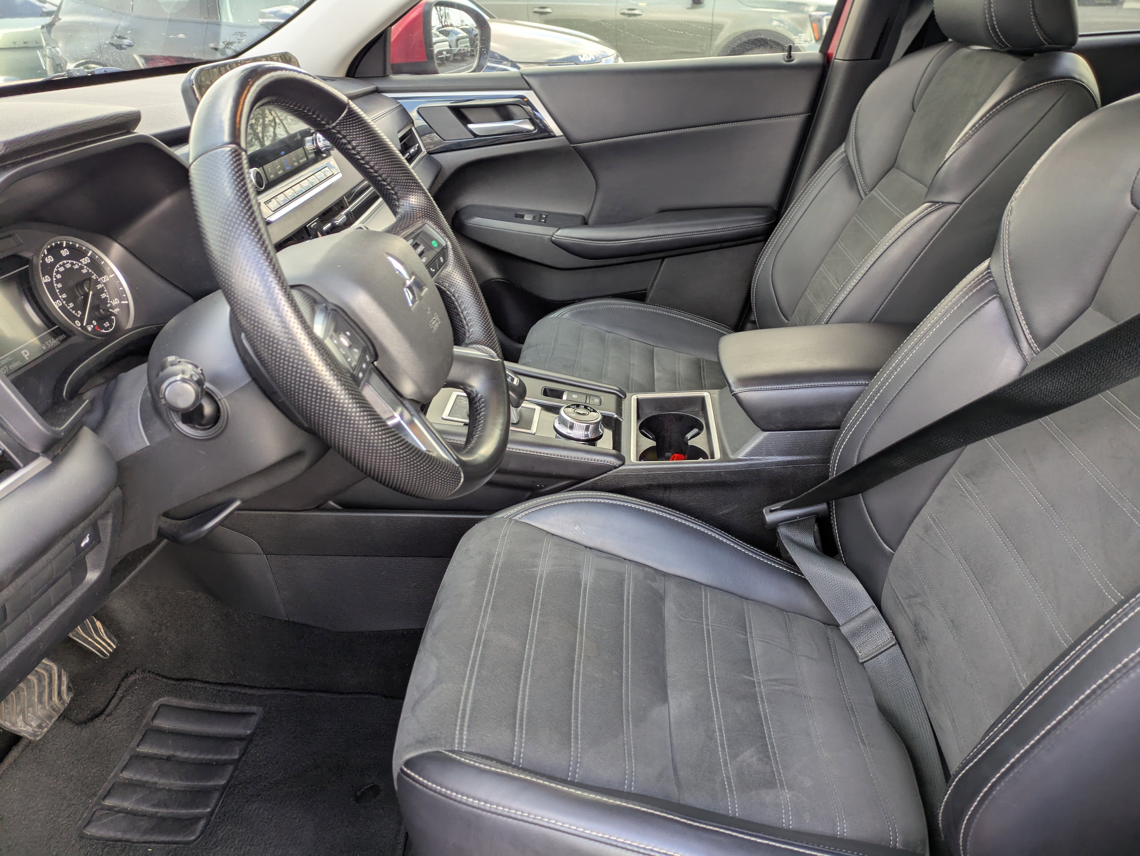 Used 2024 Mitsubishi Outlander SE image 25