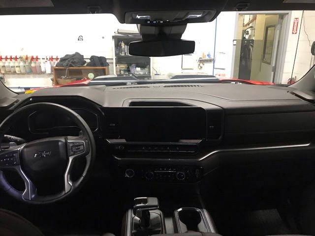 Used 2024 Chevrolet Silverado 1500 LT Trail Boss w/ LPO, Dark Essentials Package image 9