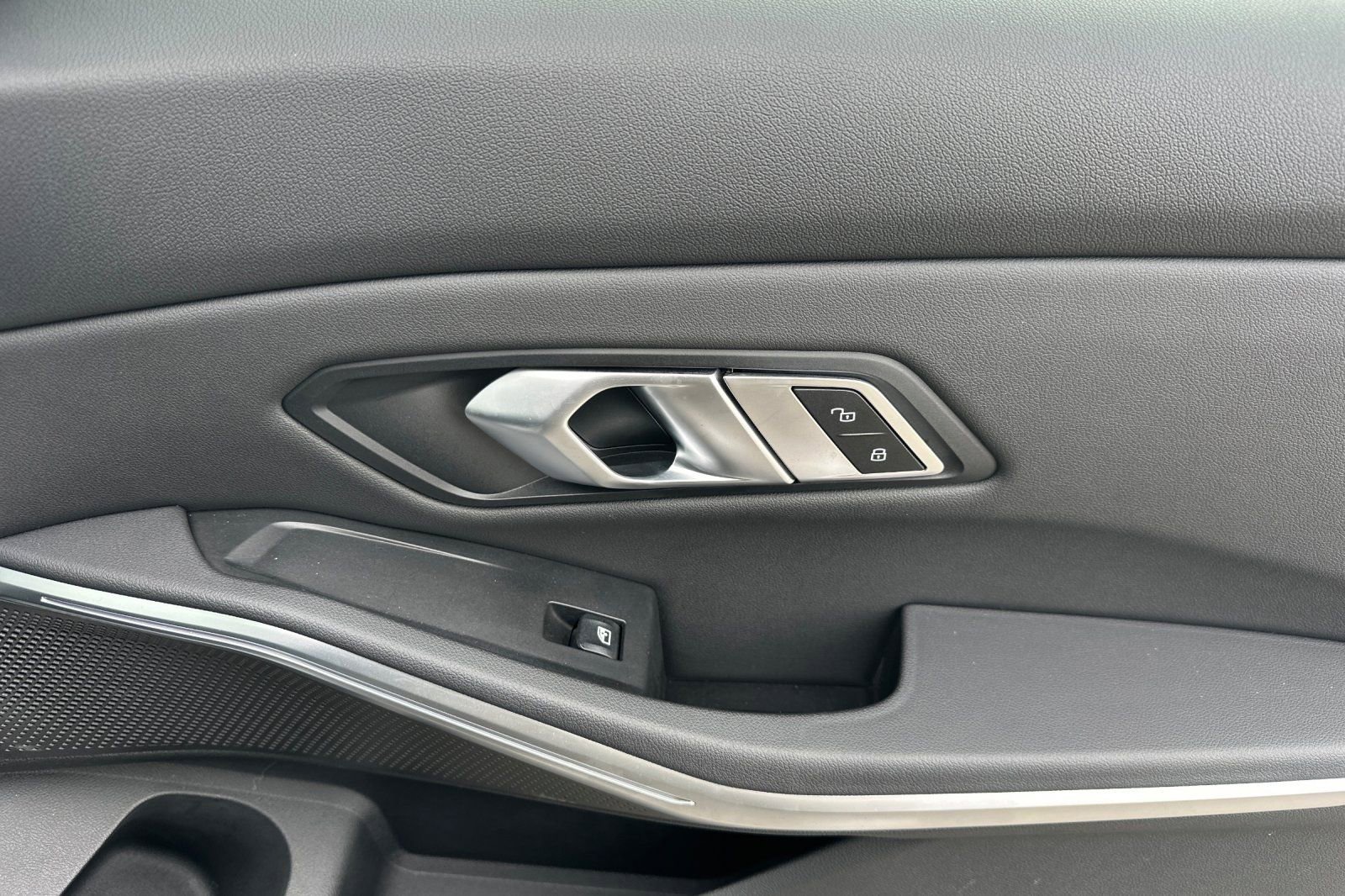 Used 2021 BMW 330e w/ Driving Assistance Package image 21