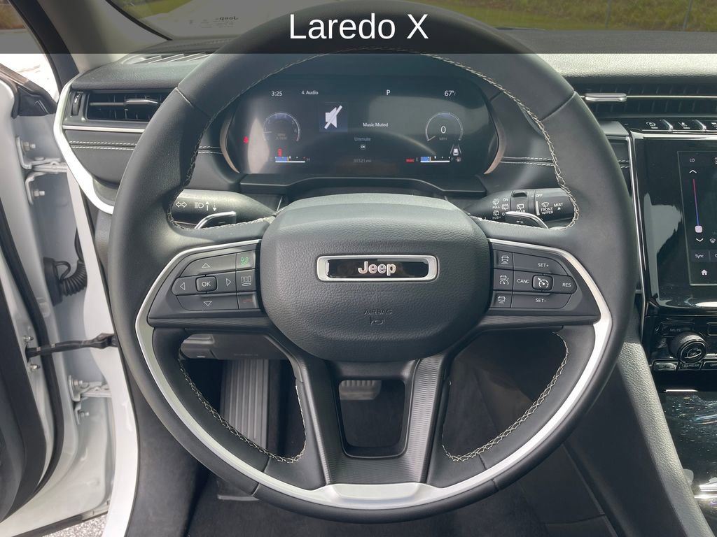 Used 2023 Jeep Grand Cherokee Laredo X AWD/4WD image 15