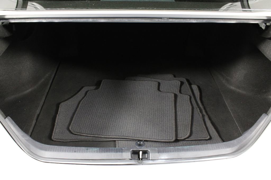 Used 2020 Toyota Camry L image 16