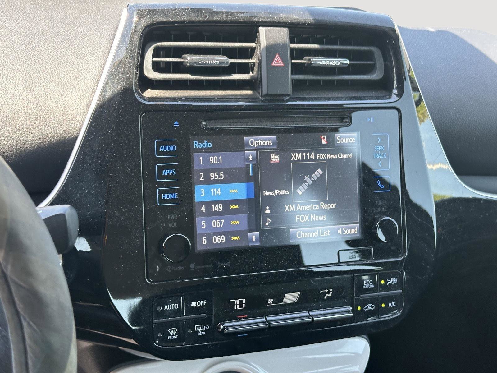 Used 2017 Toyota Prius Three Touring FWD image 11