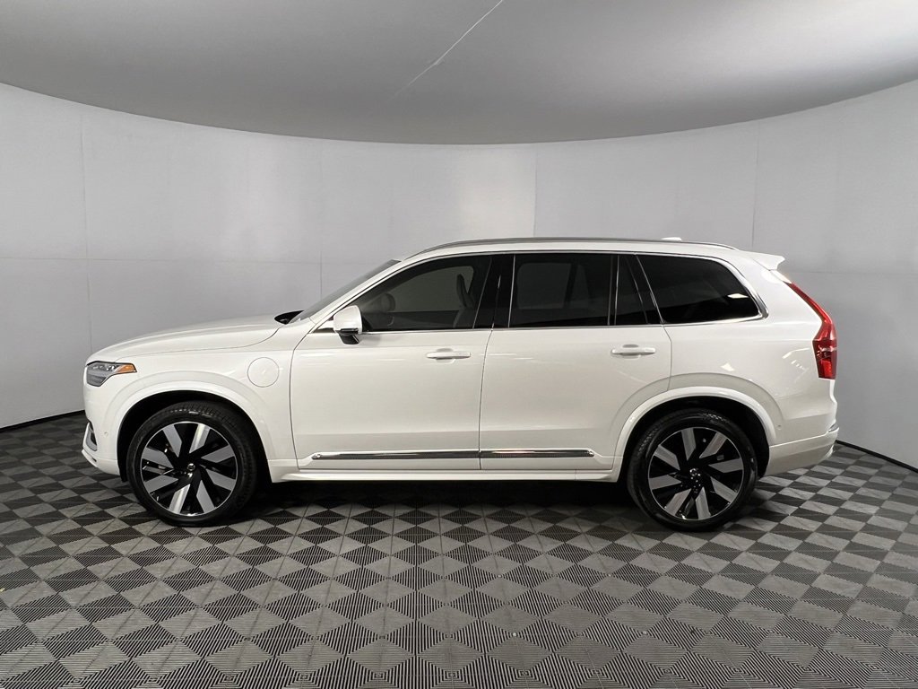 Used 2025 Volvo XC90 T8 Plus w/ Protection Package Premier image 9