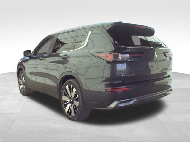 Used 2025 Mitsubishi Outlander AWD image 4