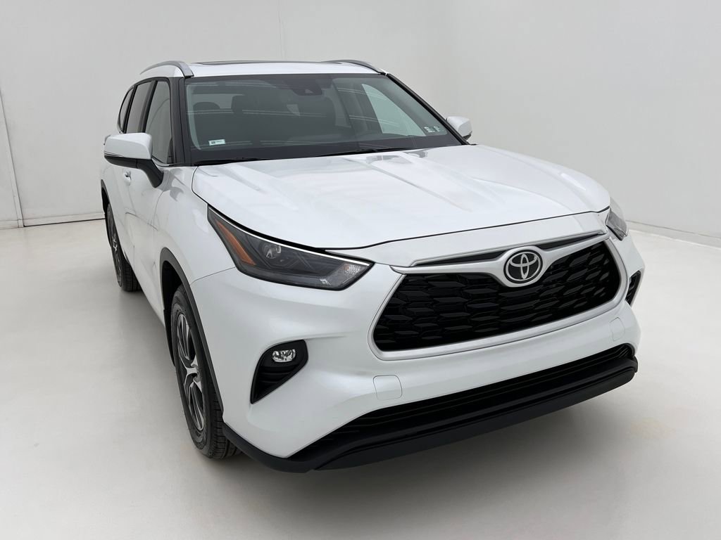 Used 2026 Toyota Highlander XLE image 3