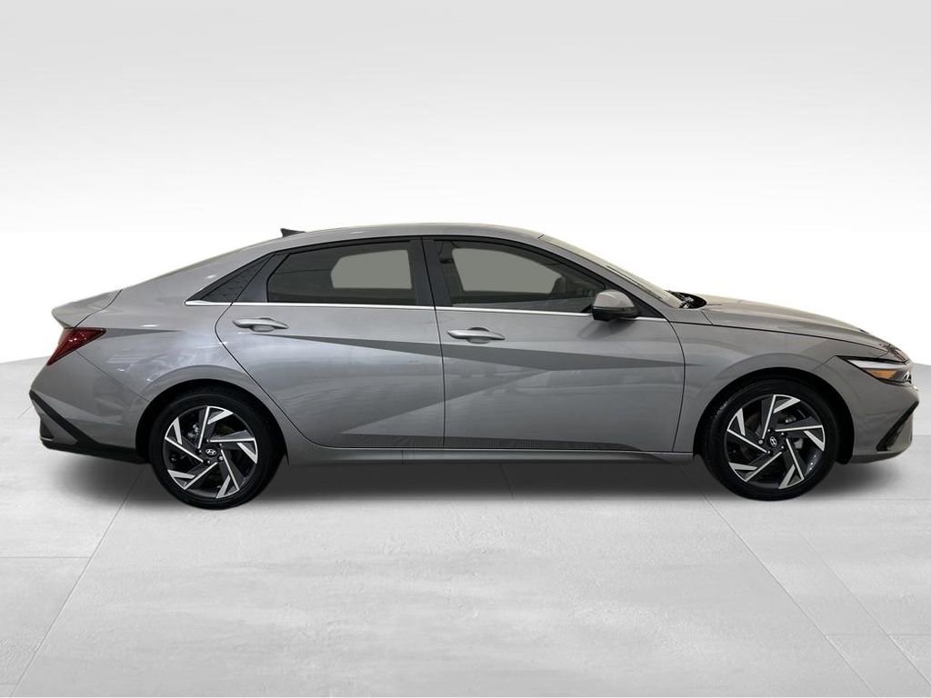 Certified 2024 Hyundai Elantra Limited image 6