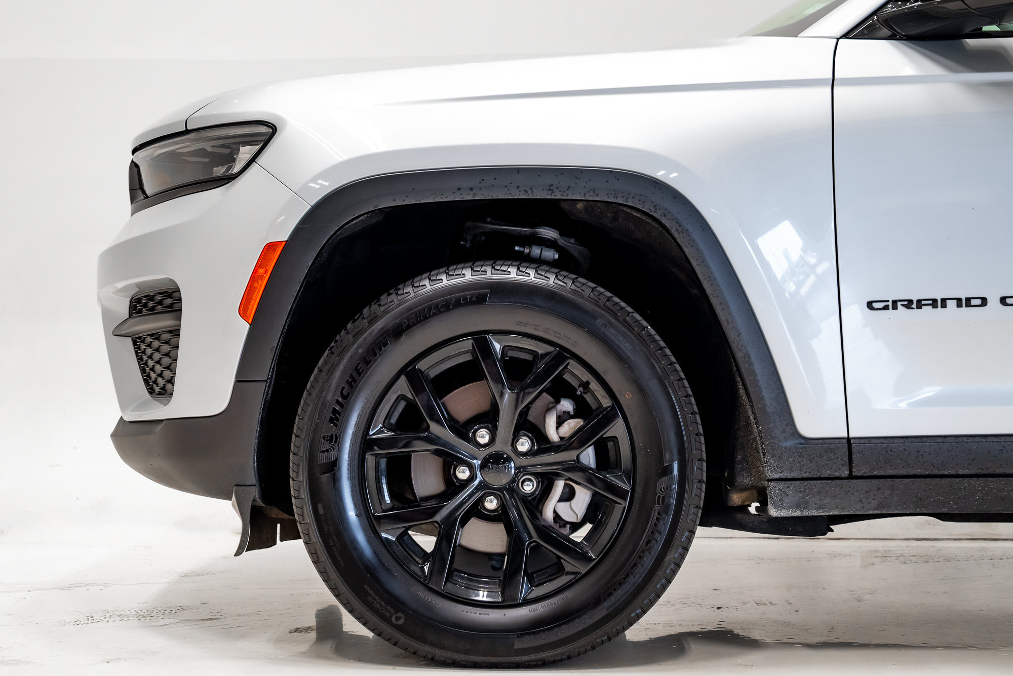 Used 2025 Jeep Grand Cherokee Altitude AWD/4WD image 31