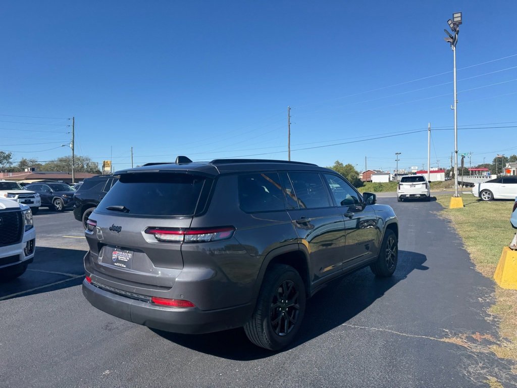 Used 2024 Jeep Grand Cherokee L Laredo image 3
