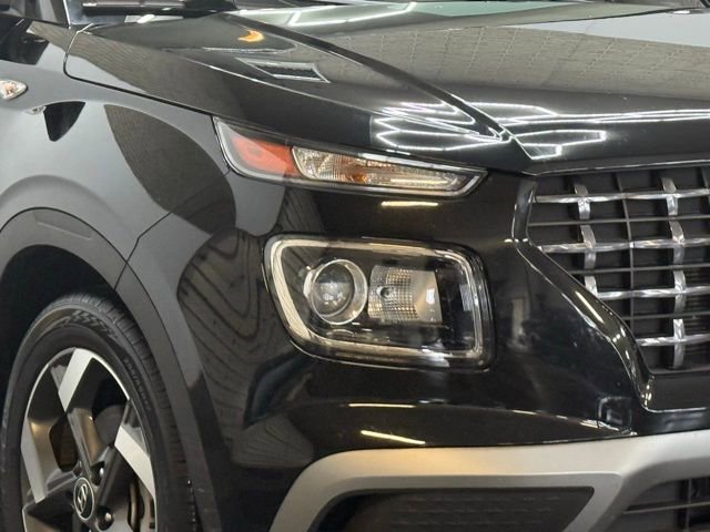 Certified 2023 Hyundai Venue SEL w/ Cargo Package image 2