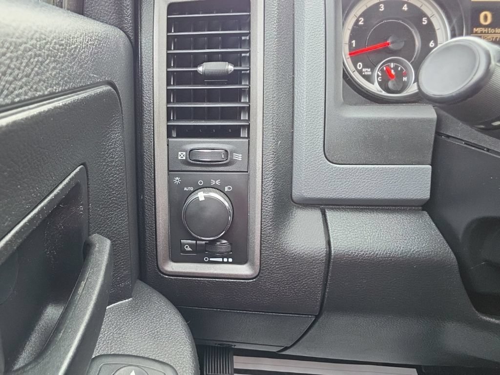 Used 2014 RAM 1500 ST w/ SXT Appearance Group AWD/4WD image 9
