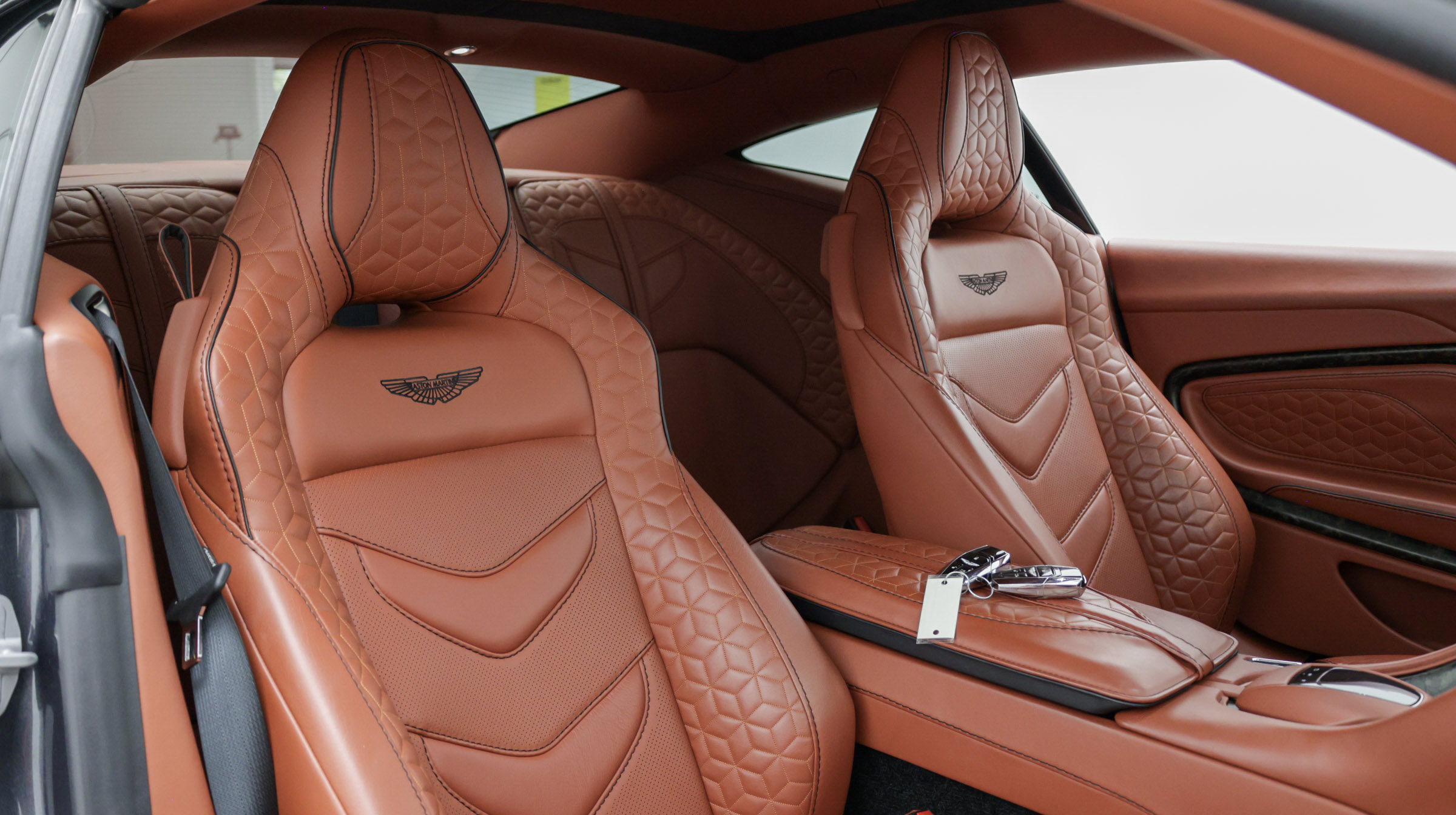 Used 2019 Aston Martin DBS Superleggera RWD image 29