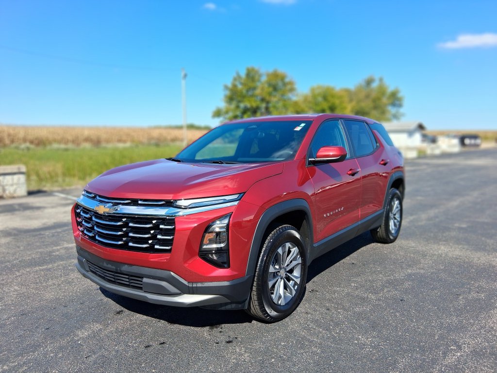 Used 2025 Chevrolet Equinox LT AWD/4WD image 3