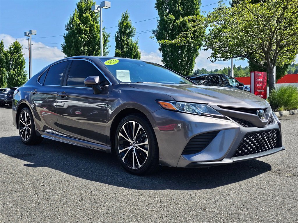 Used 2020 Toyota Camry SE image 3