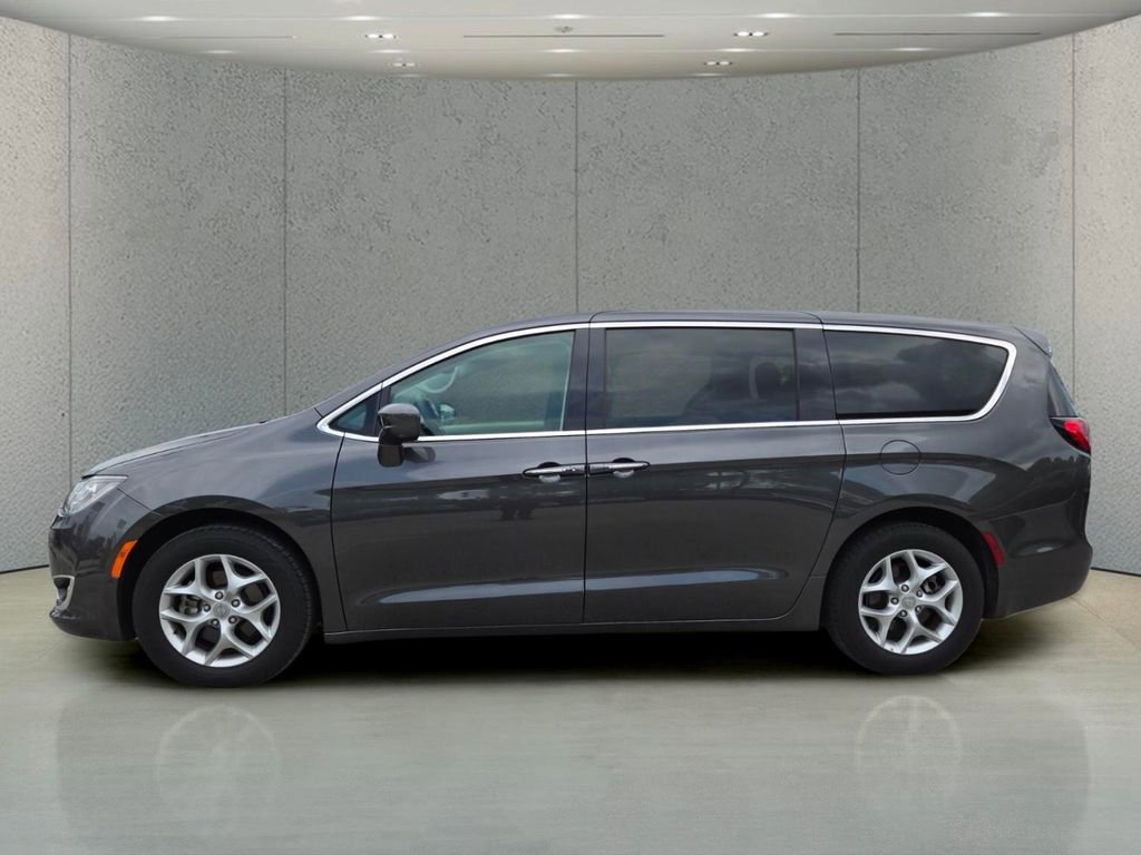 Used 2019 Chrysler Pacifica Touring Plus w/ Advanced Safetytec Group FWD image 6