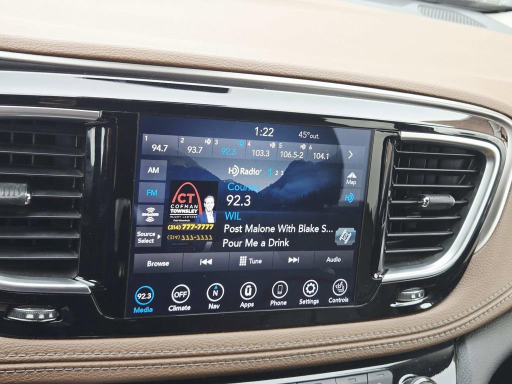 Used 2018 Chrysler Pacifica Limited image 26