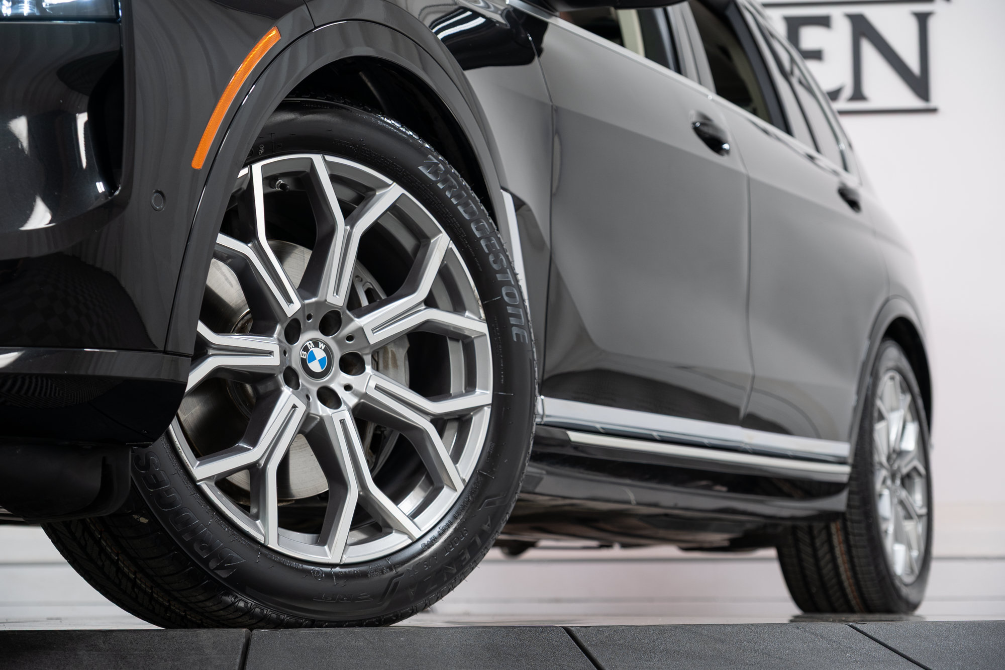 Used 2024 BMW X7 xDrive40i w/ Executive Package AWD/4WD image 28