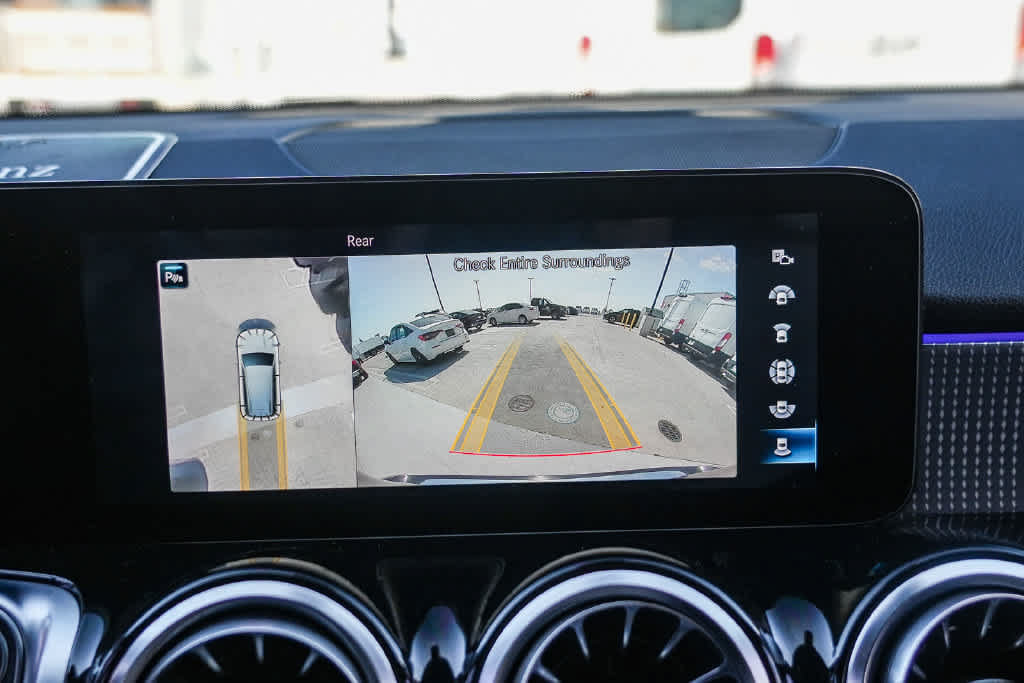 Used 2022 Mercedes-Benz GLB 250 image 21