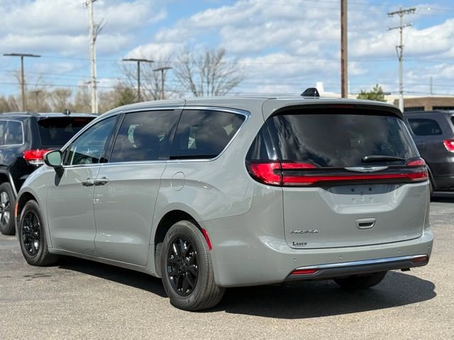 Used 2023 Chrysler Pacifica Touring-L FWD image 39