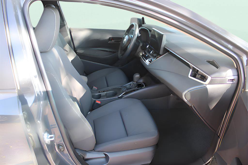 Used 2025 Toyota Corolla LE image 21