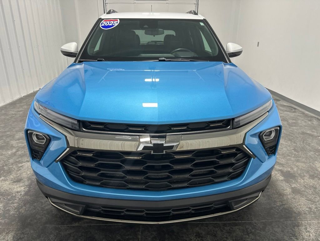 Used 2025 Chevrolet TrailBlazer ACTIV w/ Driver Confidence Package FWD image 2