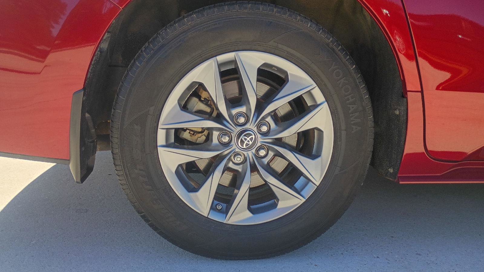 Used 2023 Toyota Sienna LE image 25