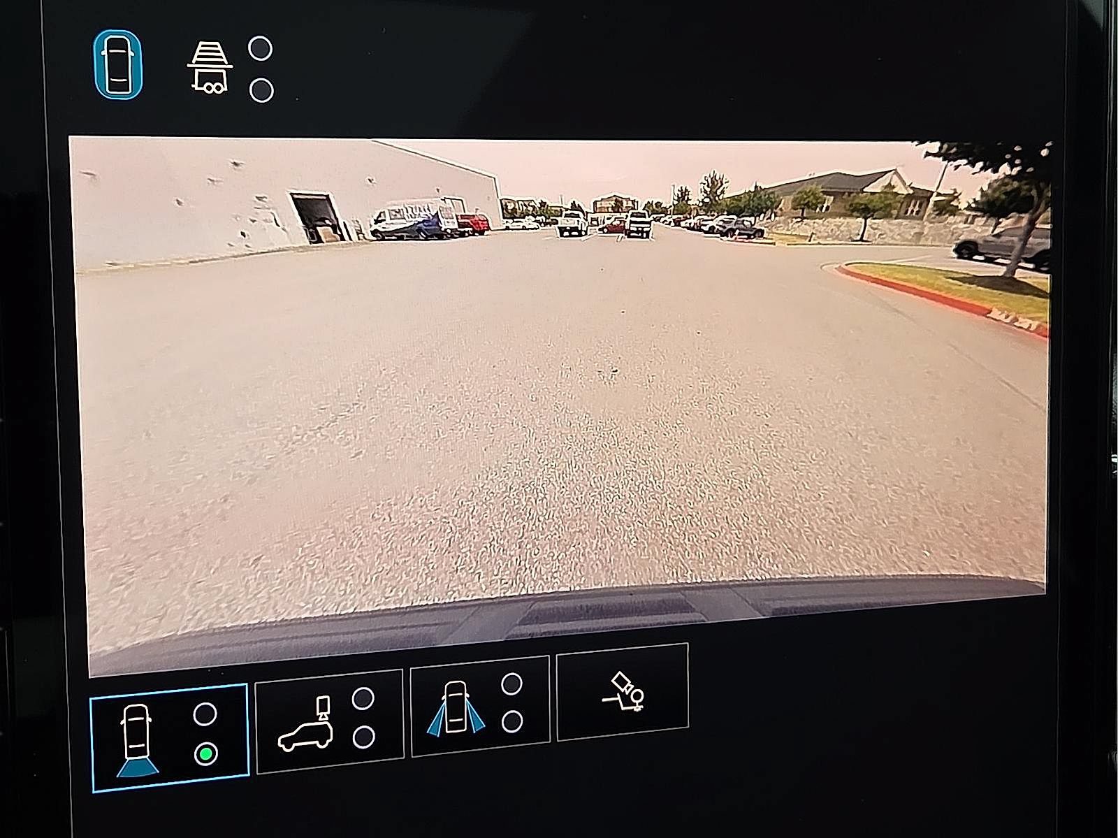 Used 2025 GMC Yukon Denali w/ Sun & Power Step Package AWD/4WD image 17