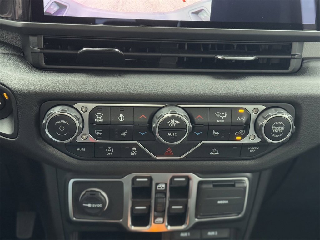 New 2024 Jeep Gladiator Sport image 18